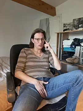 Snapshot of SpiceLea chatting on February 2025 11:06:02 AM SpiceLea online show from February 2025 11:06:02 AM