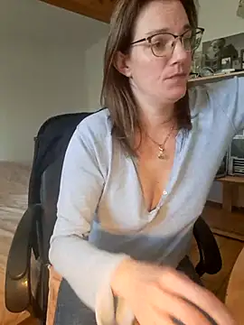 Snapshot of SpiceLea chatting on February 2025 12:48:02 PM SpiceLea online show from February 2025 12:48:02 PM