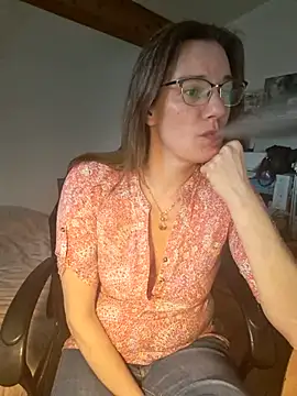 Snapshot of SpiceLea chatting on February 2025 12:28:01 PM SpiceLea online show from February 2025 12:28:01 PM