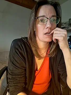 Snapshot of SpiceLea chatting on February 2025 12:25:02 PM SpiceLea online show from February 2025 12:25:02 PM