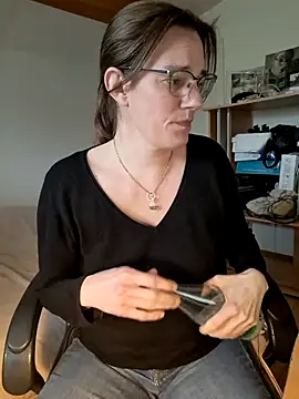 Snapshot of SpiceLea chatting on February 2025 12:59:01 PM SpiceLea online show from February 2025 12:59:01 PM