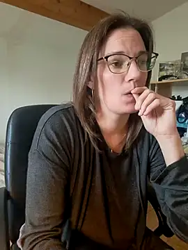 Snapshot of SpiceLea chatting on February 2025 12:23:02 PM SpiceLea online show from February 2025 12:23:02 PM