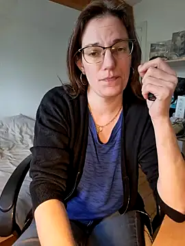 Snapshot of SpiceLea chatting on February 2025 12:31:01 PM SpiceLea online show from February 2025 12:31:01 PM