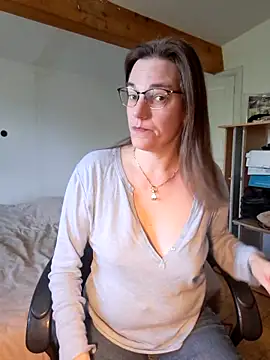 Snapshot of SpiceLea chatting on March 2025 09:53:01 AM SpiceLea online show from March 2025 09:53:01 AM