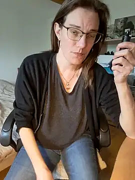 Snapshot of SpiceLea chatting on March 2025 12:37:02 PM SpiceLea online show from March 2025 12:37:02 PM