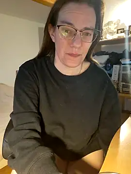 Snapshot of SpiceLea chatting on March 2025 04:55:02 PM SpiceLea online show from March 2025 04:55:02 PM