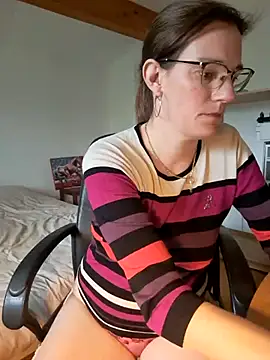 Snapshot of SpiceLea chatting on March 2025 12:37:01 PM SpiceLea online show from March 2025 12:37:01 PM