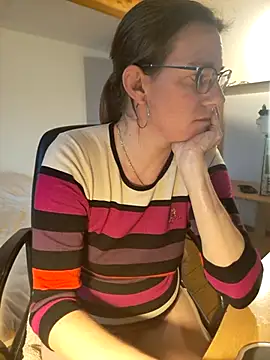 Snapshot of SpiceLea chatting on March 2025 05:07:02 PM SpiceLea online show from March 2025 05:07:02 PM