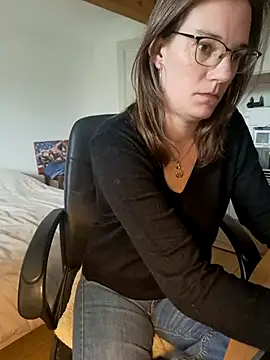 Snapshot of SpiceLea chatting on March 2025 12:35:02 PM SpiceLea online show from March 2025 12:35:02 PM