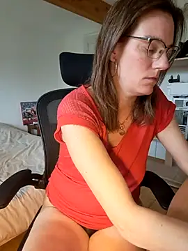 Snapshot of SpiceLea chatting on March 2025 12:51:01 PM SpiceLea online show from March 2025 12:51:01 PM