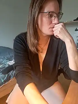 Snapshot of SpiceLea chatting on March 2025 12:47:02 PM SpiceLea online show from March 2025 12:47:02 PM