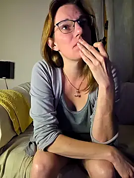 Snapshot of SpiceLea chatting on September 2025 10:22:01 PM SpiceLea online show from September 2025 10:22:01 PM