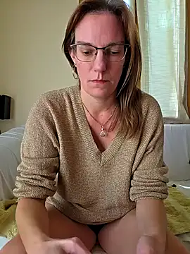 Snapshot of SpiceLea chatting on September 2025 01:57:02 PM SpiceLea online show from September 2025 01:57:02 PM