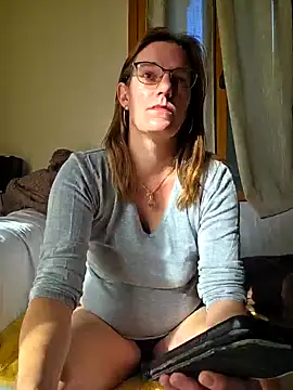 Snapshot of SpiceLea chatting on September 2025 08:30:01 AM SpiceLea online show from September 2025 08:30:01 AM