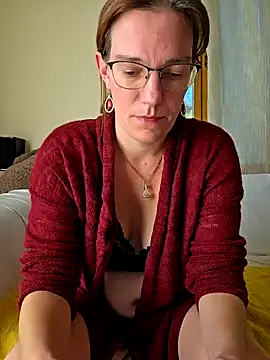 Snapshot of SpiceLea chatting on October 2025 11:39:01 AM SpiceLea online show from October 2025 11:39:01 AM