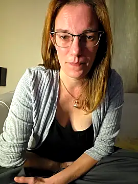 Snapshot of SpiceLea chatting on October 2025 07:36:02 PM SpiceLea online show from October 2025 07:36:02 PM