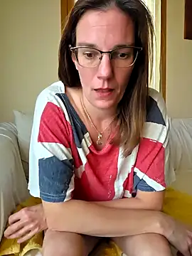 Snapshot of SpiceLea chatting on October 2025 04:30:01 PM SpiceLea online show from October 2025 04:30:01 PM