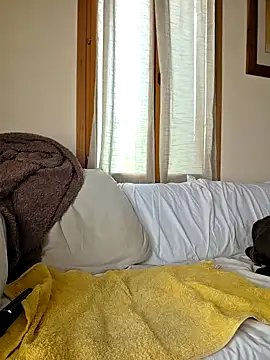 Snapshot of SpiceLea chatting on October 2025 09:43:02 AM SpiceLea online show from October 2025 09:43:02 AM