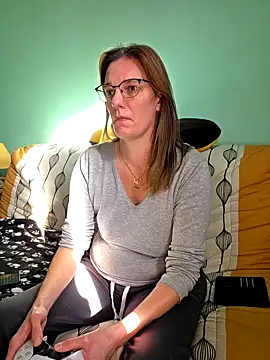 Snapshot of SpiceLea chatting on October 2025 01:10:02 PM SpiceLea online show from October 2025 01:10:02 PM