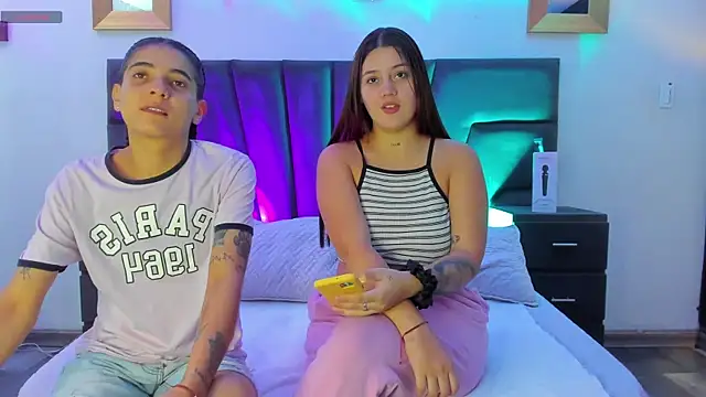 Snapshot of AndreaAndKarina chatting on January 2025 12:21:01 PM AndreaAndKarina online show from January 2025 12:21:01 PM