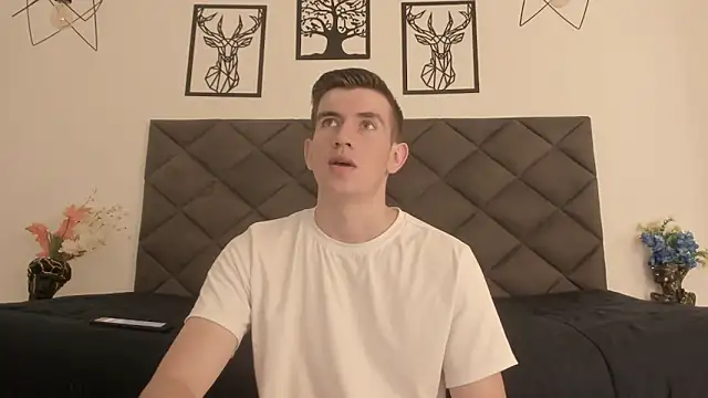 Snapshot of MikaelSlow chatting on January 2025 03:48:01 AM MikaelSlow online show from January 2025 03:48:01 AM