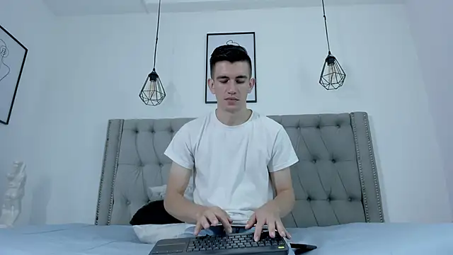 Snapshot of MikaelSlow chatting on January 2025 05:34:01 AM MikaelSlow online show from January 2025 05:34:01 AM