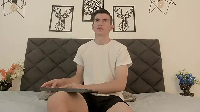 Snapshot of MikaelSlow chatting on February 2025 04:14:01 AM MikaelSlow online show from February 2025 04:14:01 AM