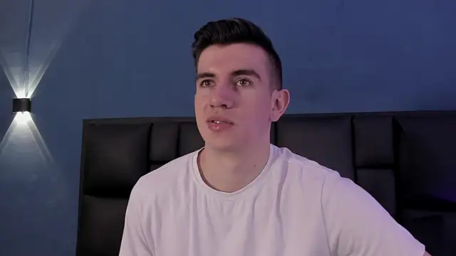 Snapshot of MikaelSlow chatting on October 2025 03:15:02 AM MikaelSlow online show from October 2025 03:15:02 AM