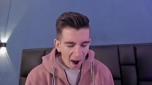 Snapshot of MikaelSlow chatting on October 2025 03:53:01 AM MikaelSlow online show from October 2025 03:53:01 AM