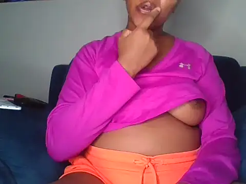 Snapshot of SquirtQueen222 chatting on April 2026 03:26:01 AM SquirtQueen222 online show from April 2026 03:26:01 AM