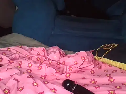 Snapshot of SquirtQueen222 chatting on April 2026 06:19:01 AM SquirtQueen222 online show from April 2026 06:19:01 AM