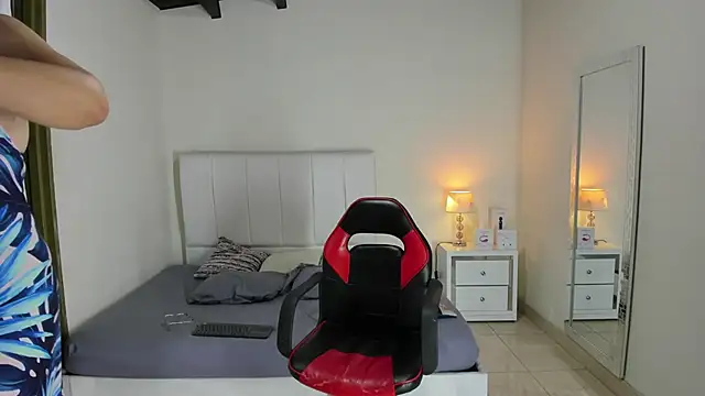 Snapshot of MarilynDavies chatting on December 2024 10:37:01 PM MarilynDavies online show from December 2024 10:37:01 PM