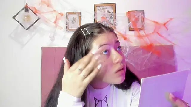 GENNESIS LOVE online show from October 2025 02:04:01 AM