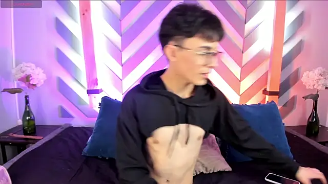 Snapshot of cherryy_boy chatting on January 2025 12:28:02 PM cherryy boy online show from January 2025 12:28:02 PM