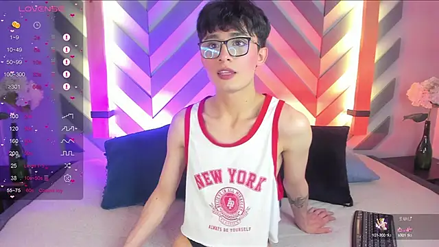 Snapshot of cherryy_boy chatting on February 2025 10:36:01 PM cherryy boy online show from February 2025 10:36:01 PM