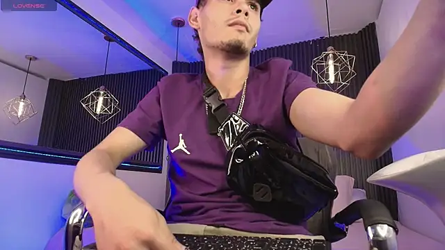  white fox 1 online show from September 2025 11:28:01 PM