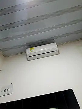 Liancy online show from November 2025 12:43:01 AM