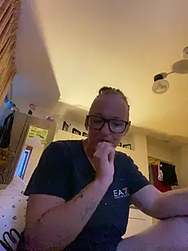 KikiDenhaag online show from July 2026 03:13:01 AM