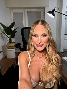 Lena Blom online show from October 2025 07:44:02 PM