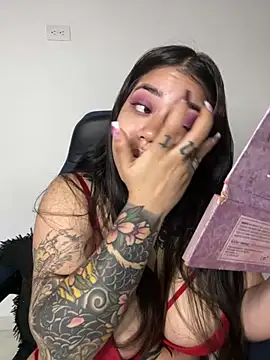 Snapshot of aliensexy chatting on February 2025 08:55:01 PM aliensexy online show from February 2025 08:55:01 PM