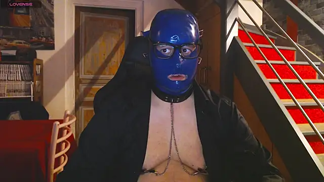 Snapshot of punky233 chatting on December 2025 04:35:02 PM punky233 online show from December 2025 04:35:02 PM