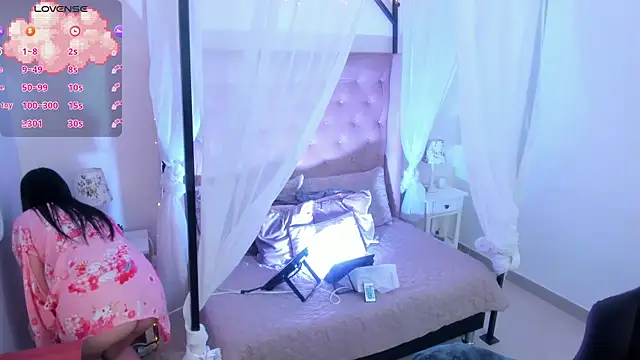 Hanna  Becker  online show from September 2025 03:22:01 AM