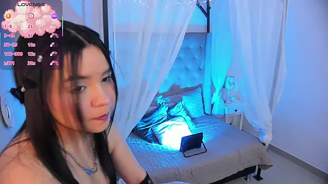 Hanna  Becker  online show from October 2025 03:58:02 AM