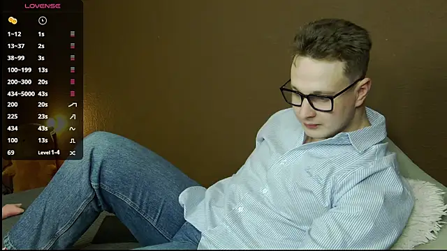 Snapshot of charlie_smiley chatting on November 2025 07:24:02 PM charlie smiley online show from November 2025 07:24:02 PM