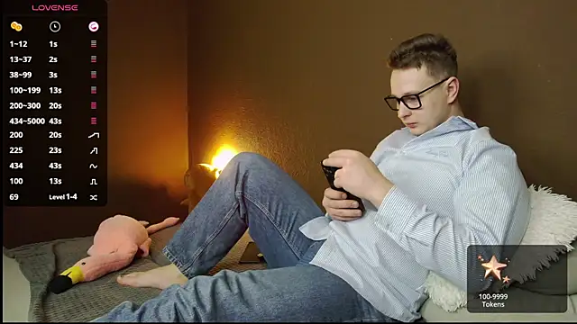 Snapshot of charlie_smiley chatting on November 2025 02:44:02 AM charlie smiley online show from November 2025 02:44:02 AM