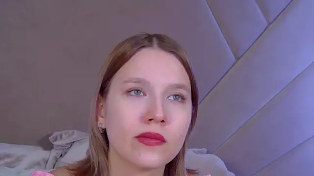 LiliLinn online show from December 2025 05:01:01 AM