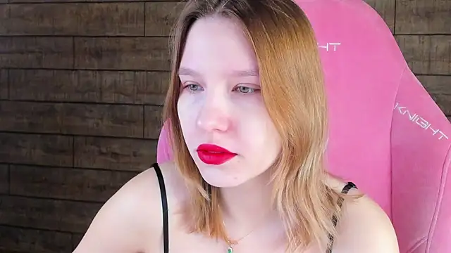 LiliLinn online show from March 2026 05:24:01 AM