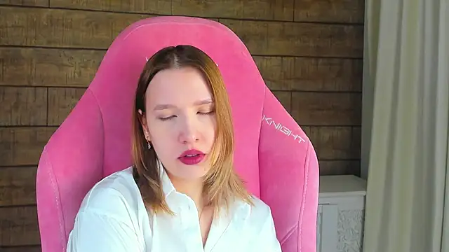 LiliLinn online show from March 2026 04:49:01 AM