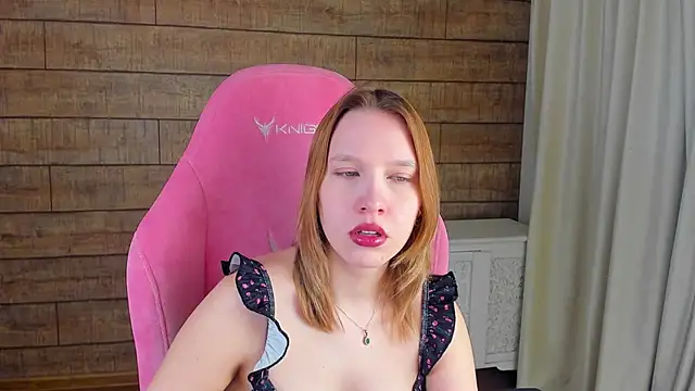 LiliLinn online show from March 2026 04:50:02 AM