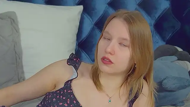 LiliLinn online show from April 2026 04:54:01 AM